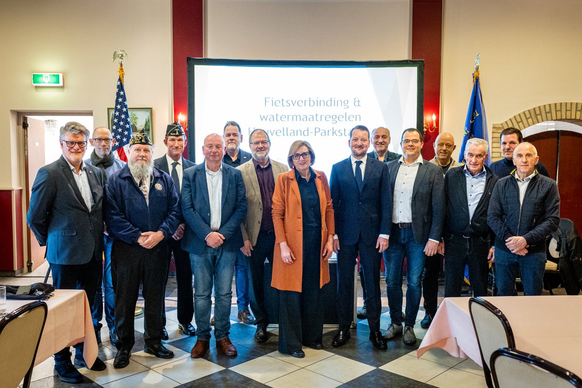 gemeenteheerlen's tweet photo. Afgelopen vrijdag is een nieuwe fietsverbinding die het Heuvelland en Parkstad op een veilige en aantrekkelijke manier met elkaar verbindt officieel geopend. De nieuwe fietsverbinding is in totaal 7 km lang en loopt van Heerlen tot Wijlre. Meer info: https://t.co/VlLfrYL83X https://t.co/Sj2WFzZbbe