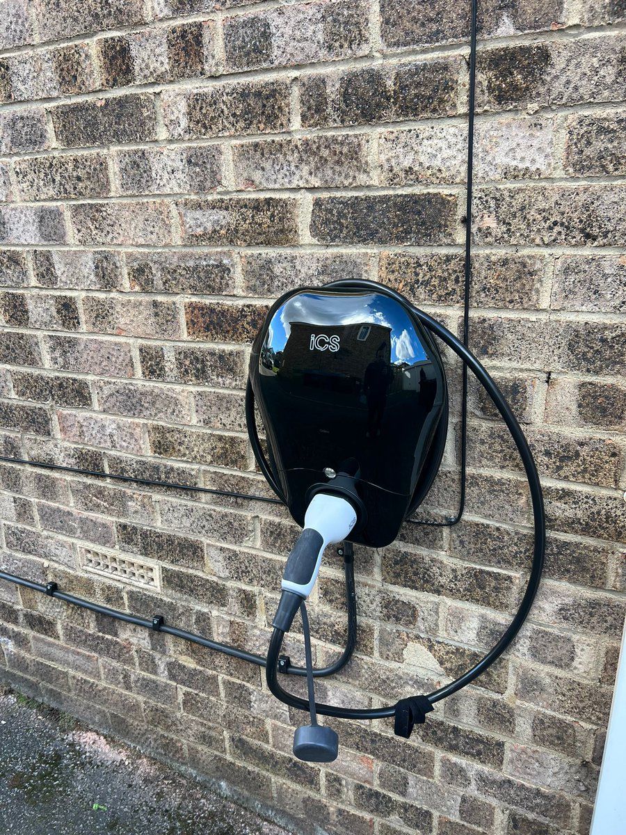 More <a href="/cefonline/">CEF</a> ICS chargers installed last week. From providing them at their places of work to their homes.... Customers very happy with the work and product provided. Tethered and socket options with this 7kw domestic charger #gandrelectrical #evchargingleeds #evchargers #ics
