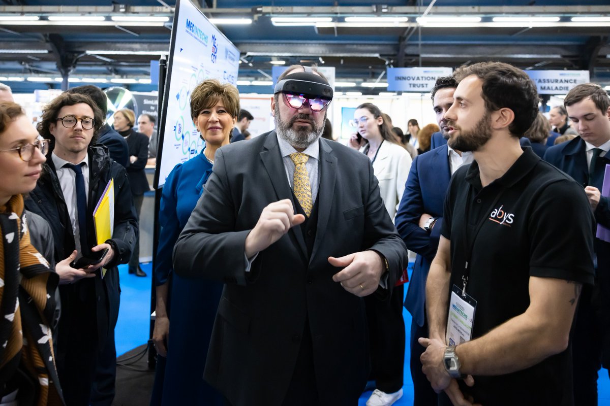 Monsieur le Ministre de la Santé et de la Prévention <a href="/FrcsBraun/">François Braun</a> nous a fait l'honneur de sa présence sur le salon 🤩 Une seconde édition qui s'annonce riche en rencontre et partage ! 
Il est encore temps de venir tester les dernières innovations en santé 🚀 
#medintechs #esanté