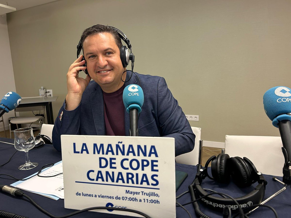 COPE_Tenerife's tweet photo. 📸 Hoy hemos emitido la programación regional de @CopeCanarias con @MayerTrujillo y #LaMañanadeCOPETfe con @guillermoarea desde el Arona Gran Hotel con motivo del Carnaval Internacional de Arona que comienza este viernes

@AytoArona 
@alcaldemena 
#CarnavalArona 
#SpringHoteles https://t.co/LdNhx0EZJV