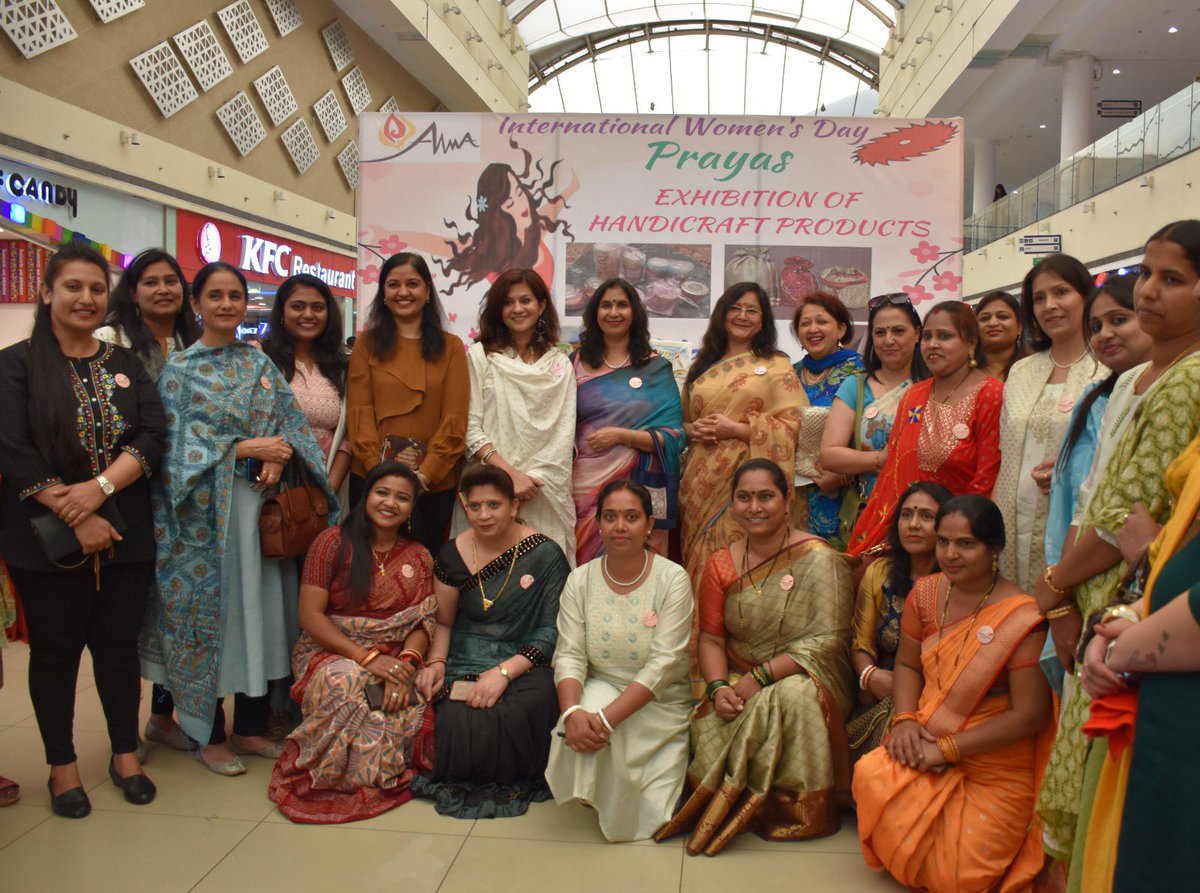 #SudarshanChakraCorps organised a #AWWA handicraft stall at DB City Mall, #Bhopal. The beautiful artworks prepared by the talented ladies witnessed brisk sale of items and overwhelming appreciation #NariShakti