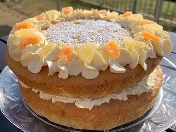 Blueberrys_cafe's tweet photo. Cakes for tomorrow are Carrot (customer request!), GF Chocolate Fudge, St Clements, Coffee and Walnut and White Chocolate and Blueberry 
#blueberryscafe #cakesofinstagram #cake #iow #yummy #homemade #tasty #smallbusinessuk #supportlocal #cafewithaview #cafe #glutenfree https://t.co/nkFrDmcLQg