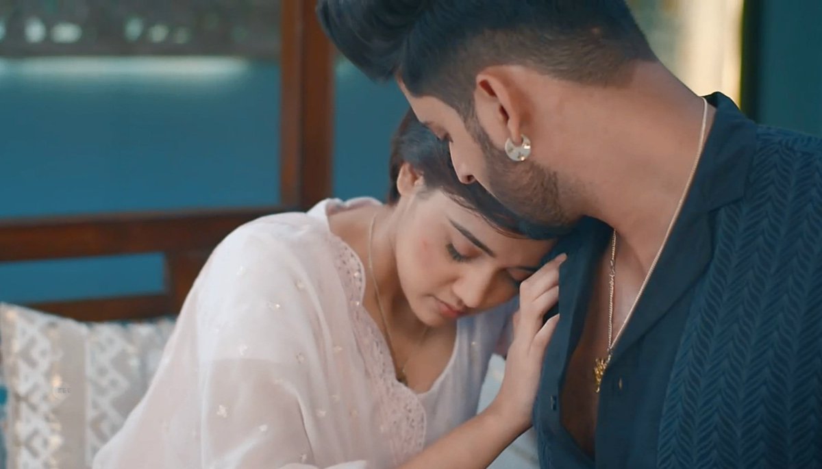 AnishaS_tweets's tweet photo. The show is a joke, but what top-tier chemistry, ufff! 🔥❤️

#AshiSingh | #ShagunPandey | #MeetOnZee https://t.co/EADpcYvmOf