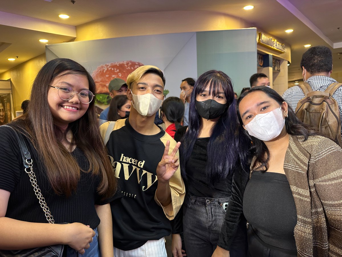 RalphstersOFC's tweet photo. Salamat sa mga nagpunta sa #TeenClashCelebrityScreening ✨💙

#RalphMalibunas | 
@ralphhmalibunas https://t.co/rpNGgWRzqR