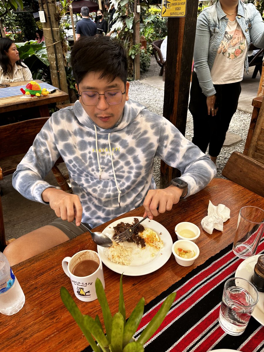 emorej87's tweet photo. Gutom ywrnn?😂 https://t.co/jQMXugl7CU