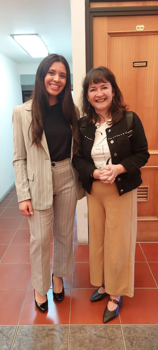 justiciaygenero's tweet photo. ¡Noticias! 🥳🎓 Con mucha alegría hoy felicitamos a Paula Hidalgo por su egreso de la @juridicysocudec tras haber defendido con éxito su memoria de prueba de pregrado, realizada bajo el marco de nuestro proyecto y dirigida por la Directora @xagauche https://t.co/34h2cCSVET