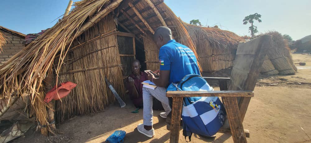 UNHCR_CAR's tweet image. Enquêtes des intentions de retour des déplacés de 3 sites de Kaga-Bandoro
Une quarantaine de personnes mobilisées sur le terrain pour la réussite de cette activité.
💯 Ensemble pour des #SolutionsDurables aux problèmes de déplacement en RCA🇨🇫.
Avec l&apos;appui du Fonds Humanitaire 🇨🇫