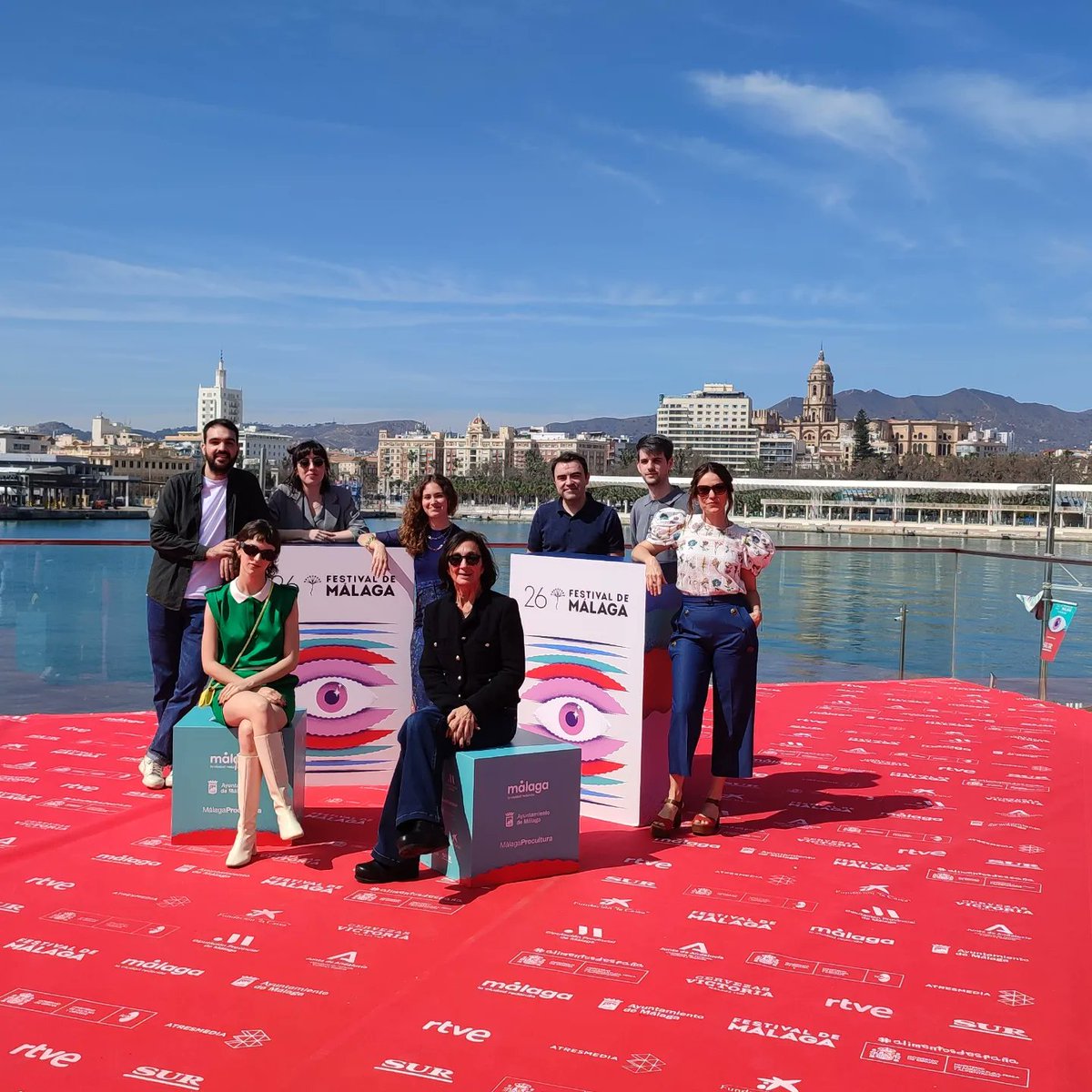 filmax's tweet photo. Ellas han posado junto a los productores de #LasBuenasCompañías: Ander Sagardoy y Ander Barniaga-Rementería (Irusion) y Alba Bosch (@oberon_media).

Un solazo para acoger esta historia de lucha por los derechos de las mujeres inspirada en hechos reales. 🎉  Un trío de reinas. https://t.co/EQZMMA6F4Z