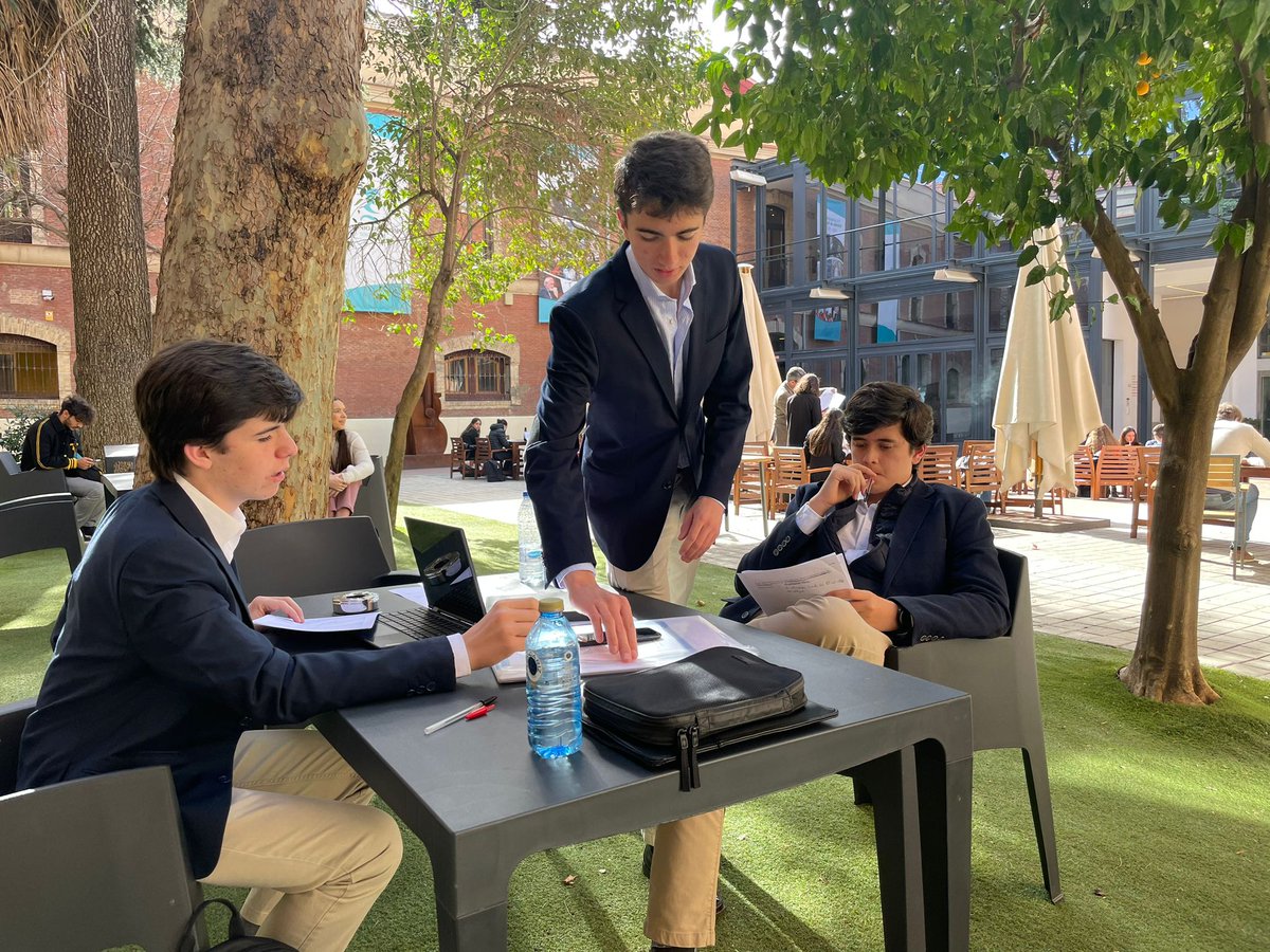 Manu, Pedro y Guille en la fase final de la #ligaversus organizada por la <a href="/Nebrija/">Universidad Nebrija</a> 

Nebrija Versus es una liga de debate preuniversitario organizada a nivel nacional.

¡Enhorabuena por el trabajo, chicos!👏👏👏