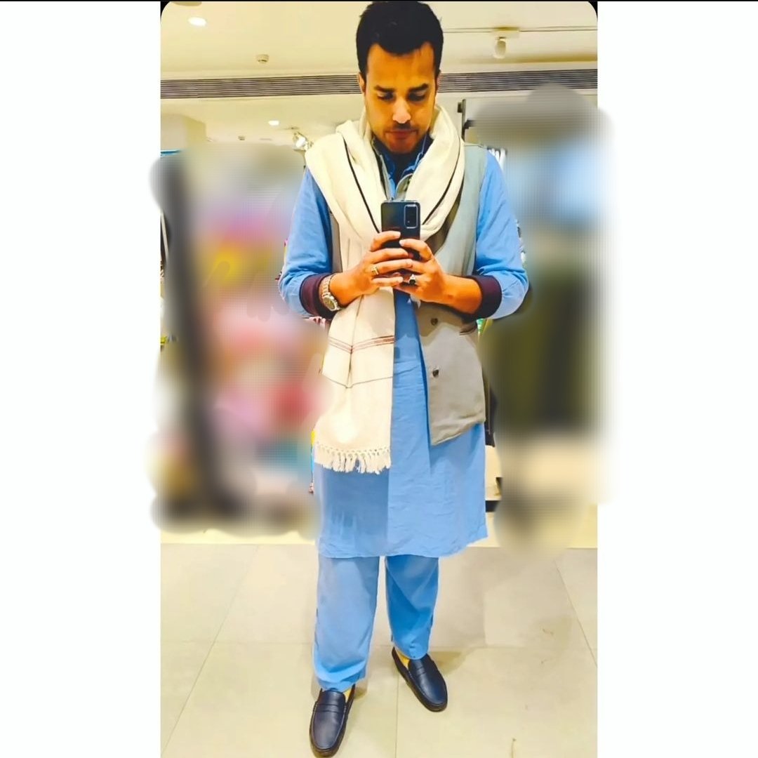 saleemch_BJPJnK's tweet photo. Kursi hai Tumhara Ye Janaza to nahi hai, 
Kuch kar nahi sakte to utar kyu ni jaate. 
#Aptech 
#JkssbScams 
#JKSSB 
#BoycottAptech 
@DrGauravGarg4
@drgaganbhagat
@vinkal_yac  @Swamy39 https://t.co/WKaeKecdrT