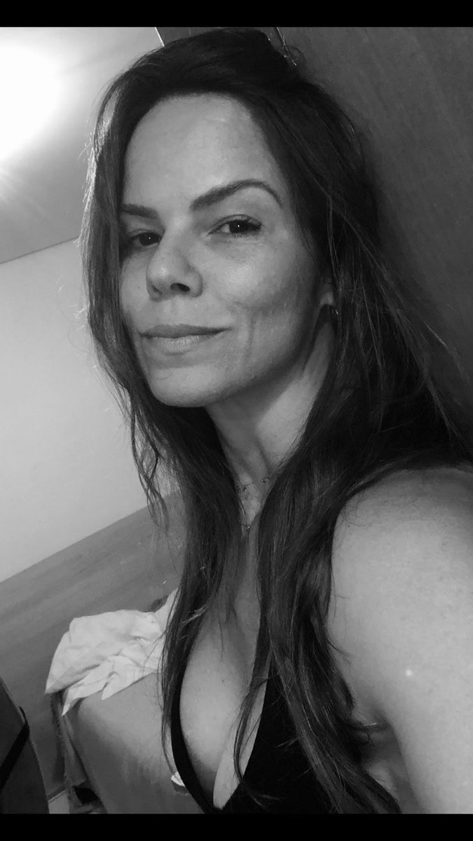 feitadefrases2's tweet photo. Para as pirralhas da faculdade de Bauru que debocharam do colega de 40 anos.
Prazer! Ale, 44 anos, larguei tudo aos 38 e recomecei o projeto de estudar para um antigo sonho. Entre tantas barreiras que temos que vencer, que o preconceito não subsista! https://t.co/M1VlhVE0FS