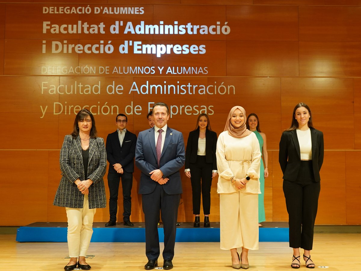 adeupv's tweet photo. Desde la dirección de la @UPV , se ha reconocido el trabajo desempeñado por los representantes de los alumnos. 

En la recepción, han participado los nuevos delegados y los que durante el pasado curso han ocupado dicho cargo.

¡Bravooo, @DAFADE ! 👏👏👏👏👏

#adeupv #fadeupv #upv https://t.co/AS6lGXqTVj