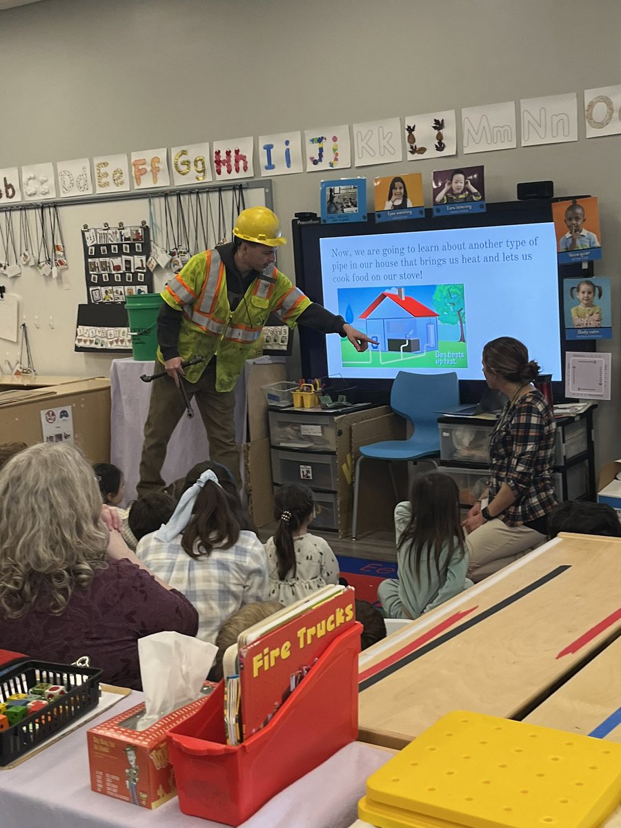 deanpappas_'s tweet photo. Exciting day in Early Childhood! After an engaging unit on “Pipes and Tubes”, a parent helper taught students about working with pipes and natural gas! #EarlyChildhood @BrookfieldD95 https://t.co/rQe4dqpi64