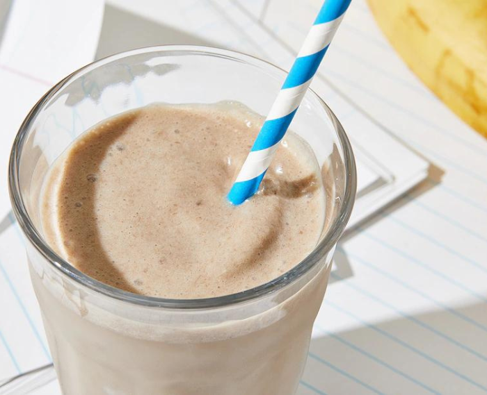 Ellie_Krieger's tweet photo. This milkshake-like 3 ingredient PB &amp; #banana smoothie is nourishing &amp; perfectly sweet thanks to the very ripe frozen banana blended into it —no added sugar needed. https://t.co/w7InsAKT7a #smoothie #peanutbutter #protein #breakfast #quickbreakfast #easyrecipe https://t.co/lDmVHF20fW