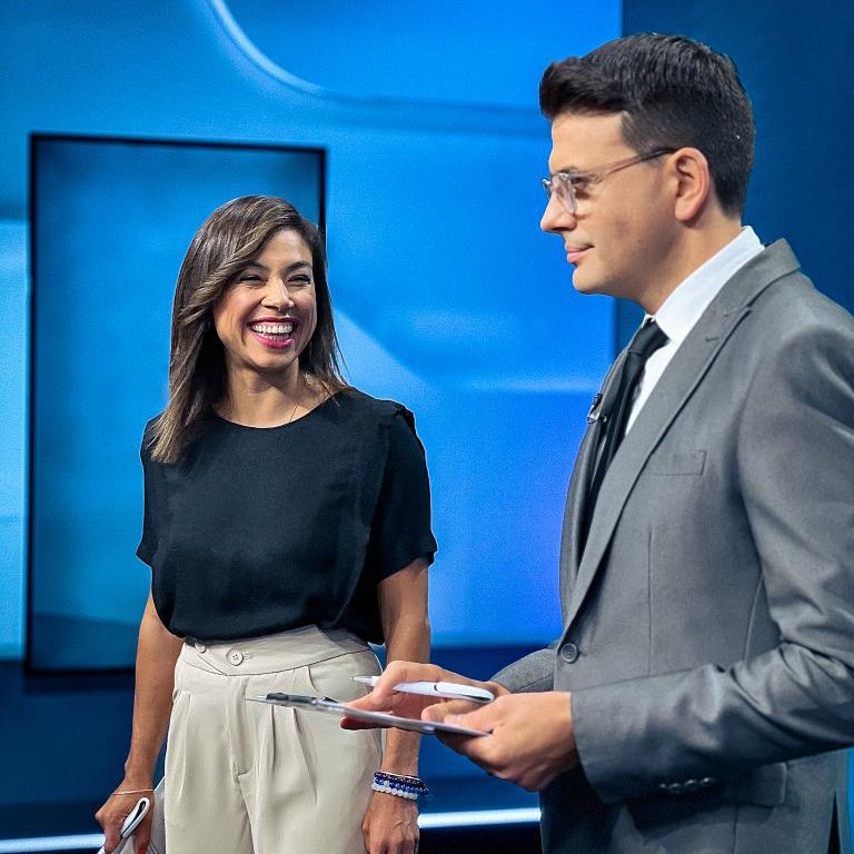 Lunes entre risas 🙌 Ya estamos al AIRE con #Teledía por la pantalla de <a href="/Canal4_UY/">Canal 4</a> 📺