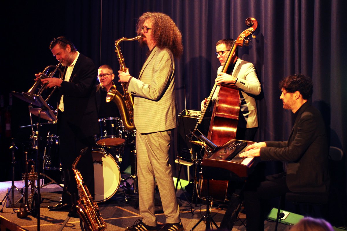 Mount_Kelly's tweet photo. The #CabaretNight offered a fabulous evening of live music. Pupils and professional musicians took to the stages, with the line up including the #MartinJenkinsTrio, #RebeccaRichards, #NikkiFarris, and #JonScott, an OMK and lead trumpet in Jools Holland's Rhythm & Blues Orchestra. https://t.co/aVmFRTDBr9