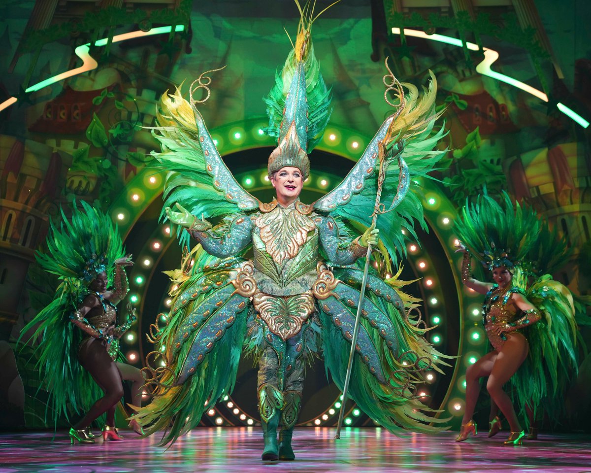 MaxinesFeathers's tweet photo. We LOVE working with @JulianClary  during panto season. 

Want to see our latest weekly feature piece? 
Head over to our Facebook page and keep your eyes on all socials for more coming this week!
https://t.co/jNv4wBCPtV
#maxinesfeathers #londonpalladium #pantomime https://t.co/d0z4fAlro7