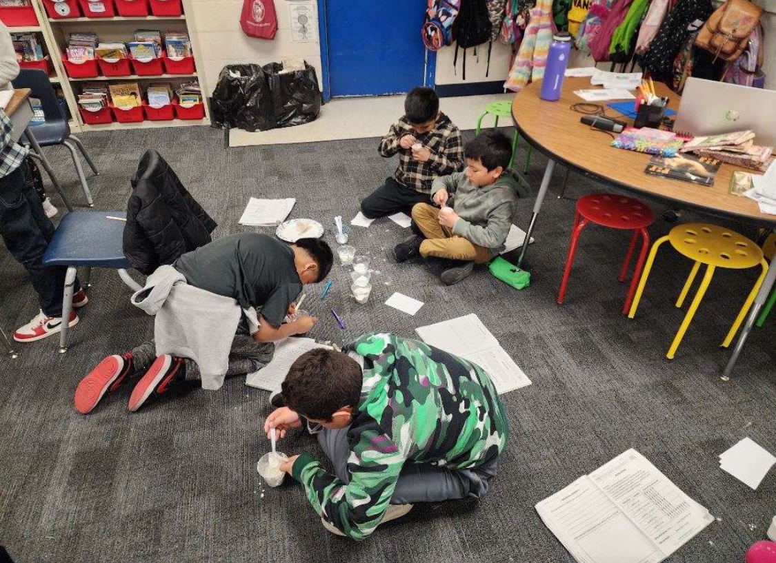 JTMcWilliamsES's tweet image. Our second graders used their science and engineering knowledge to make glue! They can’t wait to continue their learning after Spring Break! @Amplify @ClarkCountySch @ccsd_cpd #NGSS #Region1