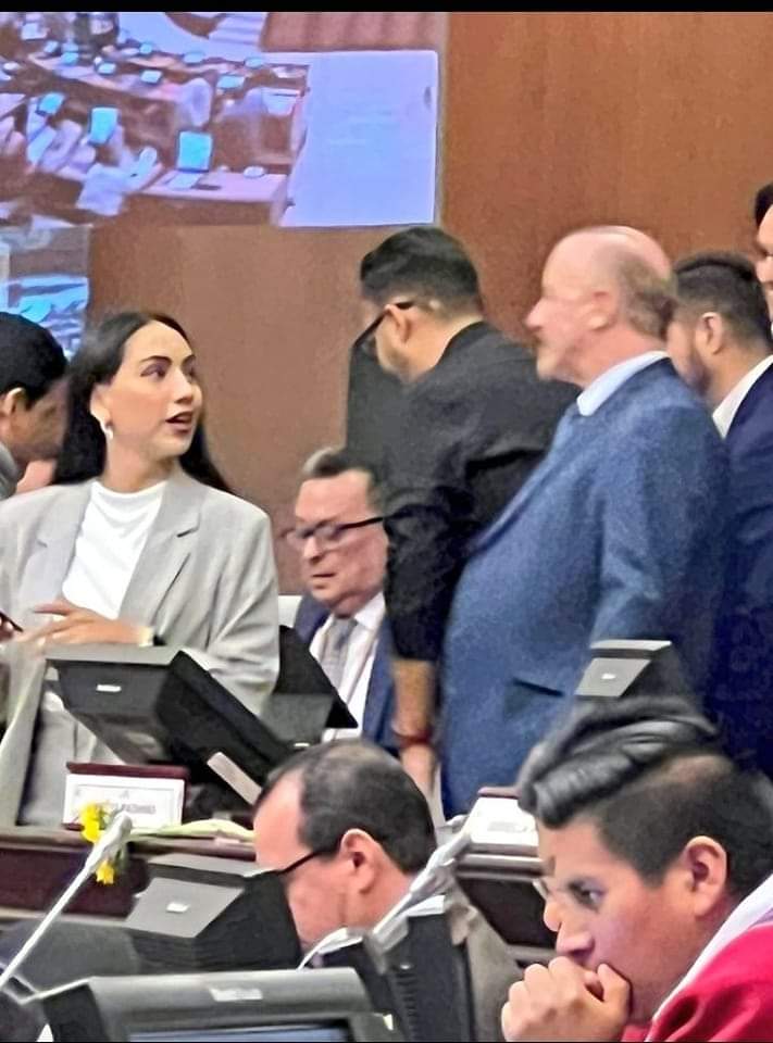 RRueda_Ermel's tweet photo. 🆘️PACHAKÚTIK, ID Y BAN CONTRA DEL JUICIO A LASSO🆘️🆘️
#Repartos
Corrupción nacional de bancadas, #Pachakútik e #ID.
Asambleísta #JohannaMoreira, se hizo cargo de la Judicatura en El Oro.
En la Amazonía #GuadalupeLlori, se hizo cargo de intendentes y otros puestos. https://t.co/OOrUz97G1y