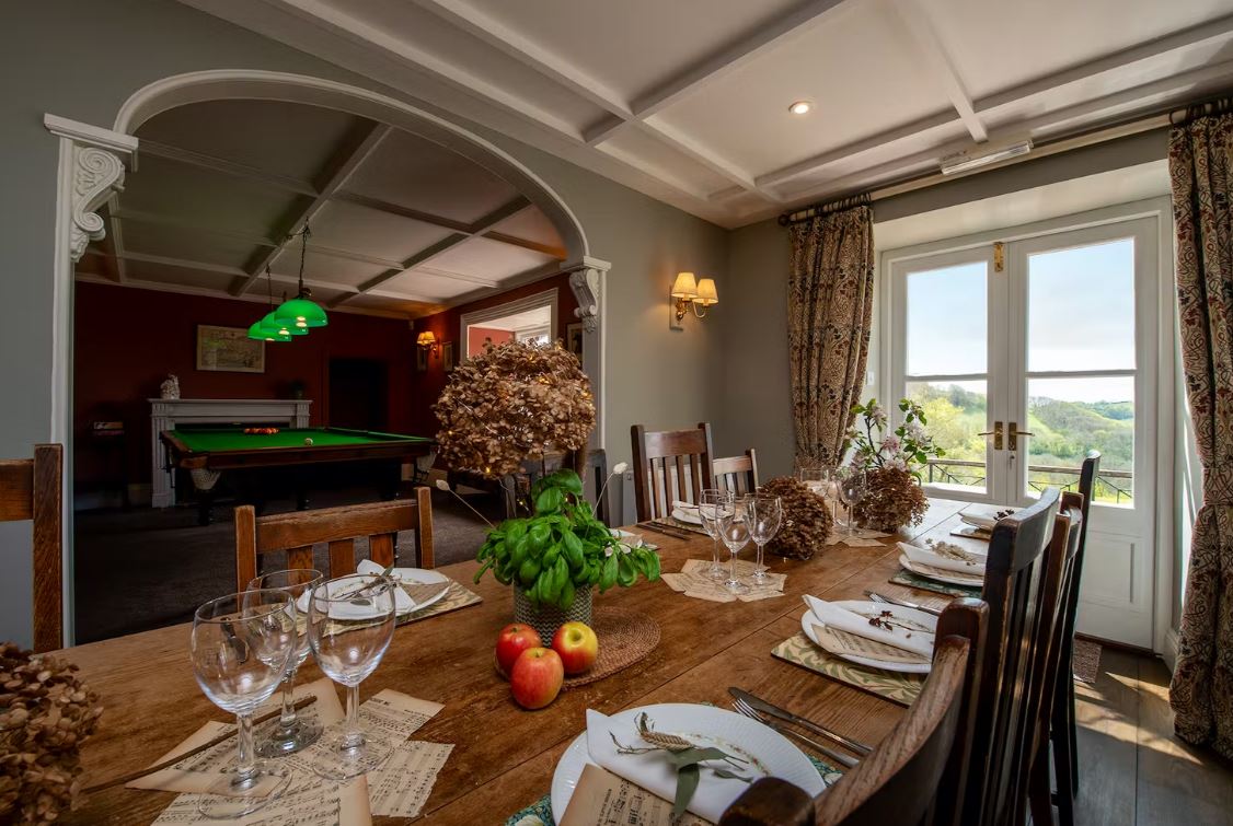 TheHolidayCots's tweet image. Soak your stresses away in your private hot tub at Hurstone House. They are available for a 3 or 4 night stay arriving on the 30th or 31st of March.
🛌Sleeps 1-14
theholidaycottages.co.uk/Somerset/2890 
#Waterrow #Taunton #Somerset #ExmoorNationalPark #HotTub #SelfCatering #Groups