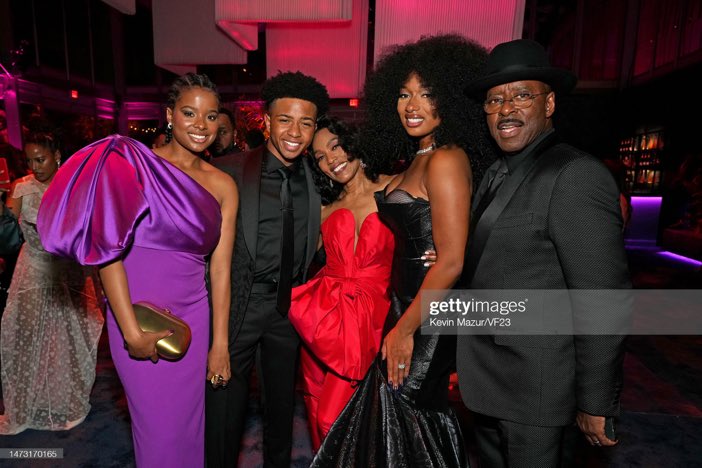 Monyka's tweet photo. Angela Bassett, Megan Thee Stallion, Courtney B. Vance, Bronwyn Golden Vance, Slater Josiah Vance &amp; at the 2023 #VanityFairOscarParty #Oscar https://t.co/Mg7n0rqKpG