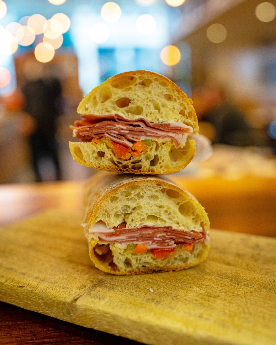 Happy Monday! Try our Volpi Heritage Prosciutto Sandwich with cultured butter, lemon agrumato, prosciutto, giardiniera on Union Loafer’s hoagie. Served w/ chips.
