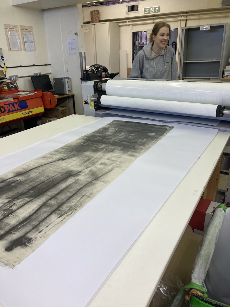 LboroPrintPost's tweet image. Great to be helping one of our students with their artwork #everydaysaschoolday #gettinginvolved