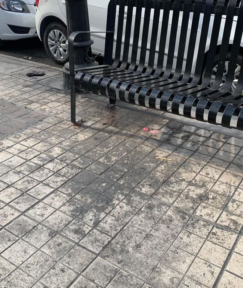 teresaqh's tweet photo. Para “limpiar” la iconoclasia fueron menos de 24 horas ¿cuánto tiempo más debe pasar para que las cuadrillas de Servicios Públicos de #Saltillo vayan a limpiar la calle de Victoria? Cc. @CICsal @hassaf1977 https://t.co/MJmkiFoJVf