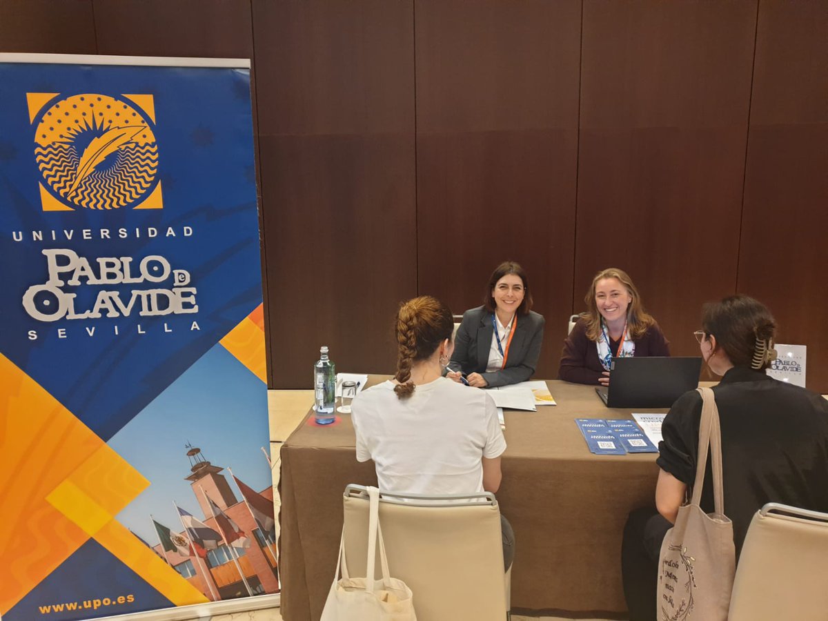 postgradoUPO's tweet photo. Es un placer poder asesorar a futuros alumnos de #PostgradoUPO para  encontrar su mejor formación.

📣 Estamos hasta las 19h en #fiepsevilla la Feria Internacional del #Postgrado @feriaFIEP 
📍Hotel NH Collection Sevilla, Avda. Diego Martínez Barrio, 8.

#masterUPO #DoctoradoUPO https://t.co/Uy0lfDWrVI