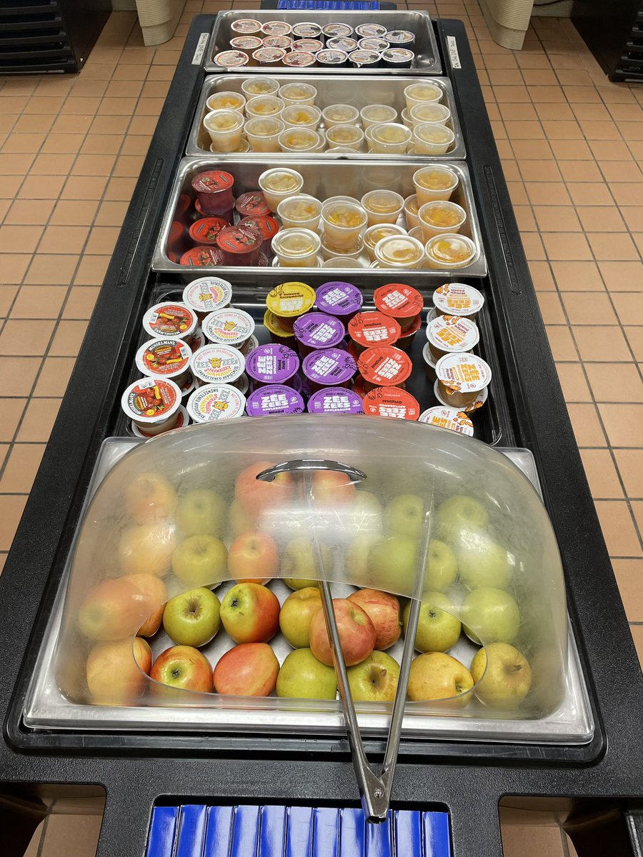 SNS_Amherst's tweet photo. ๐ฃ๏ธ Steele HS!!! Your daily salad and fruit bar are waiting for you!! ๐ฅ ๐ #CometCuisine #CometCafe @SteelePrincipal @MrToney2 @Comet_Connect https://t.co/iTvjWt55rP