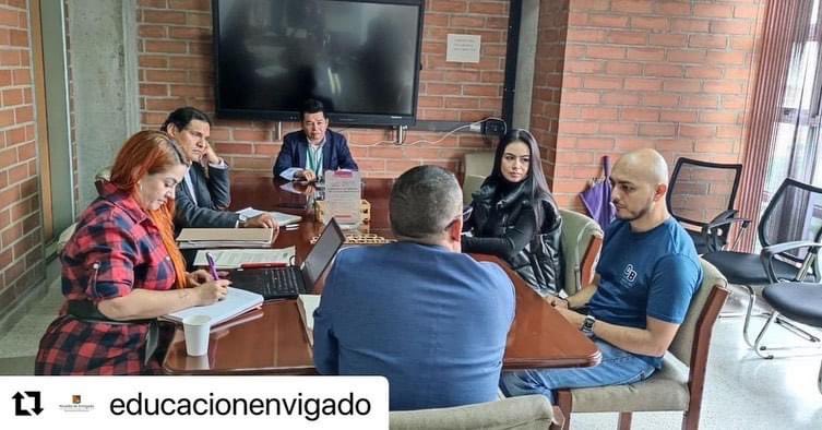 lizecar's tweet photo. @educacionenvigado  @mineducacioncol

… con la continuidad 📈en el proceso de docentes tutores 🙋🏻‍♀️🙋🏻‍♂️para el Programa Todos a Aprender. 
 Más PTA @PTA_Colombia 💛💙❤️para @educaenvigado Gracias @JgvelezM @braulioEMarquez  

#CiudadDelAprendizaje 
#ecosistemaeducativo https://t.co/5PUg8SCzDH