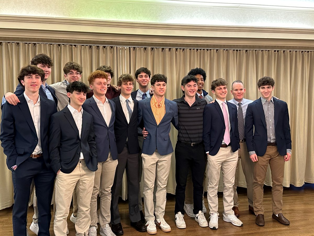HunterHausman's tweet photo. Whitman High School varsity basketball team banquet. The perfect way to end a great season.  I am honored to receive the Coach's Award from @WhitmanBB.  @pd_kuhn  @walshhayden11   @evandbrown https://t.co/gtd4e0j9p5