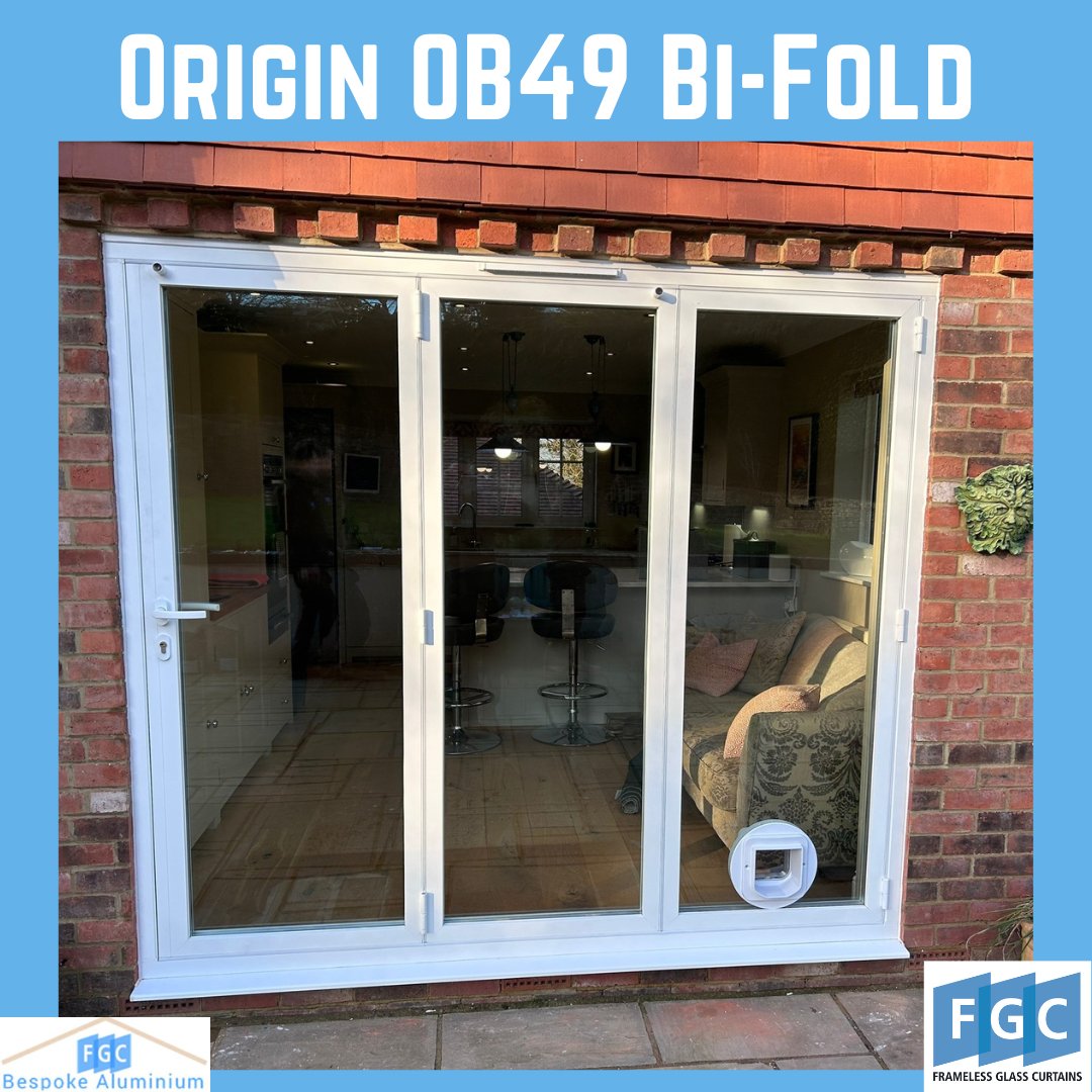 fgc_ltd's tweet image. Mr Tibbles can now roam as he pleases 😺
A cat flap installed in an @Originbifolds OB49 Bi-fold door. Making the slimline bi-fold perfect for the whole family.  

#cats #catflap #bifoldingdoors #aluminiumbifolds #Slimlinedoors #patiodoors #replacementdoors