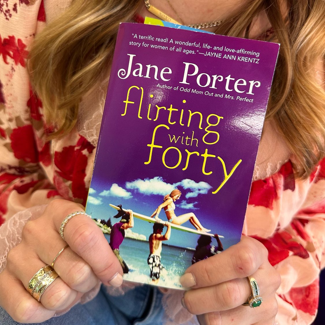 Melindacea's tweet photo. I had the honor of reading Flirting with Forty when the author herself sent me the book, and I almost died! Jane Porter is a LEGEND when it comes to women's fiction and romance. 
I can't wait to read Flirting with the Beast next. Thank you @authorjaneporter, you're my she-ro! https://t.co/OnNGGzsQfE