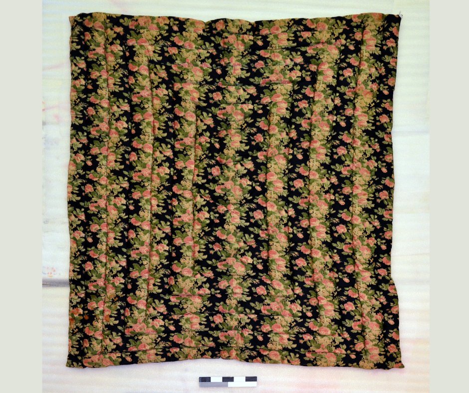 visitpama's tweet photo. On #NappingDay, we're admiring this beautiful floral comforter. It was made in 1914 in Albion using down from the donor's own geese.
#CommunityForLife #PeelRegion #Museum #MuseumArtifact #MuseumObject #CanadianMuseum #Vintage https://t.co/XlK9MThvIz