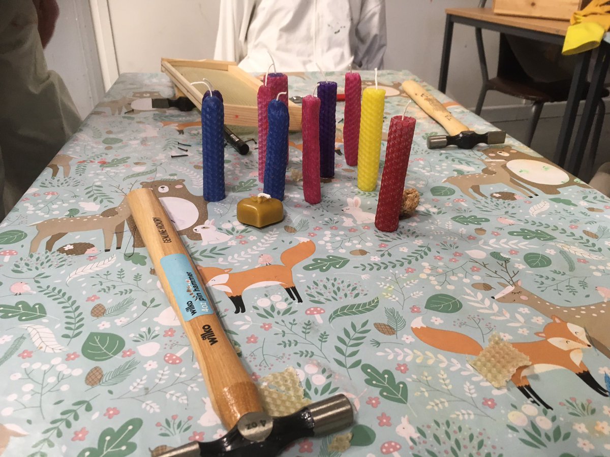 Pure_buzzin's tweet image. Well done to the students at @MonkseatonMid 

This afternoon they rolled beeswax candles and filled a box with frames.

#beekeeper #education #school #candle #pollinators #community #apiary #nature #learning #woodwork
