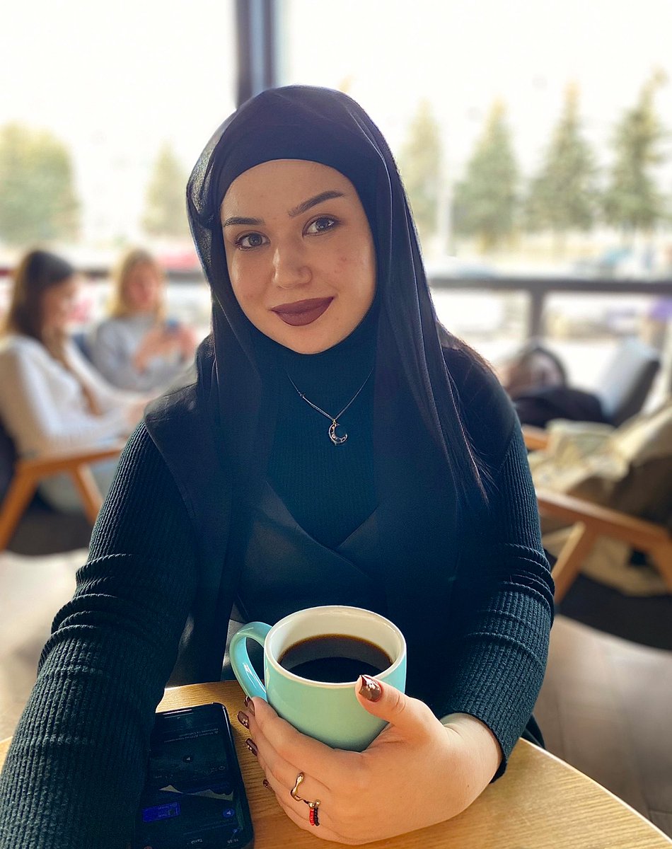 VLFedia's tweet image. There are only 2 types of BFF.

I mean… 
We actually look like black cat-girl🐈‍⬛ and her parrot 🦜 (yeah.. not a retriever 🫤)
@melnyksofi 
#blackcatgirl #Parrot #2types