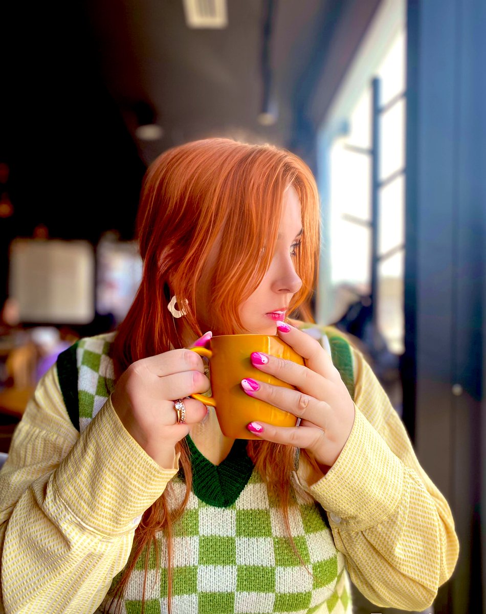 VLFedia's tweet image. There are only 2 types of BFF.

I mean… 
We actually look like black cat-girl🐈‍⬛ and her parrot 🦜 (yeah.. not a retriever 🫤)
@melnyksofi 
#blackcatgirl #Parrot #2types