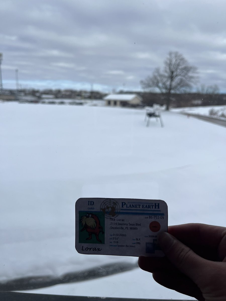 LeahAPES22's tweet photo. In the APES land unit we learned that water soaks into grass, crops, etc. This can be a determining factor for farmers, and landowners. In this case, once the snow melts it will deep into the grass and help nourish the vegetation. @franklinlorax #apesland https://t.co/mx7KgcGXj9