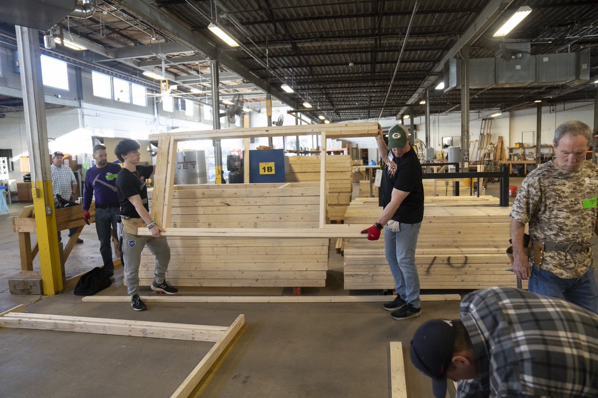 AtlantaHabitat's tweet image. Earlier this month, volunteers Peachtree Presbyterian Church came out to work alongside our newest future homeowner Darchelle as she hammered the first nail into her soon-to-be home! Congratulations - we can’t wait to celebrate on dedication day! #BuiltToThrive #AtlantaHabitat