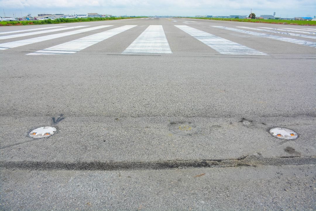 FAAN_Official's tweet photo. The Murtala Muhammed International Airport, Lagos Runway 18R/36L is closed for Maintenance effective 11th March for a period of 8weeks, while Runway 18L/36R remains open to full flight operations. https://t.co/wG7bEXmF3W