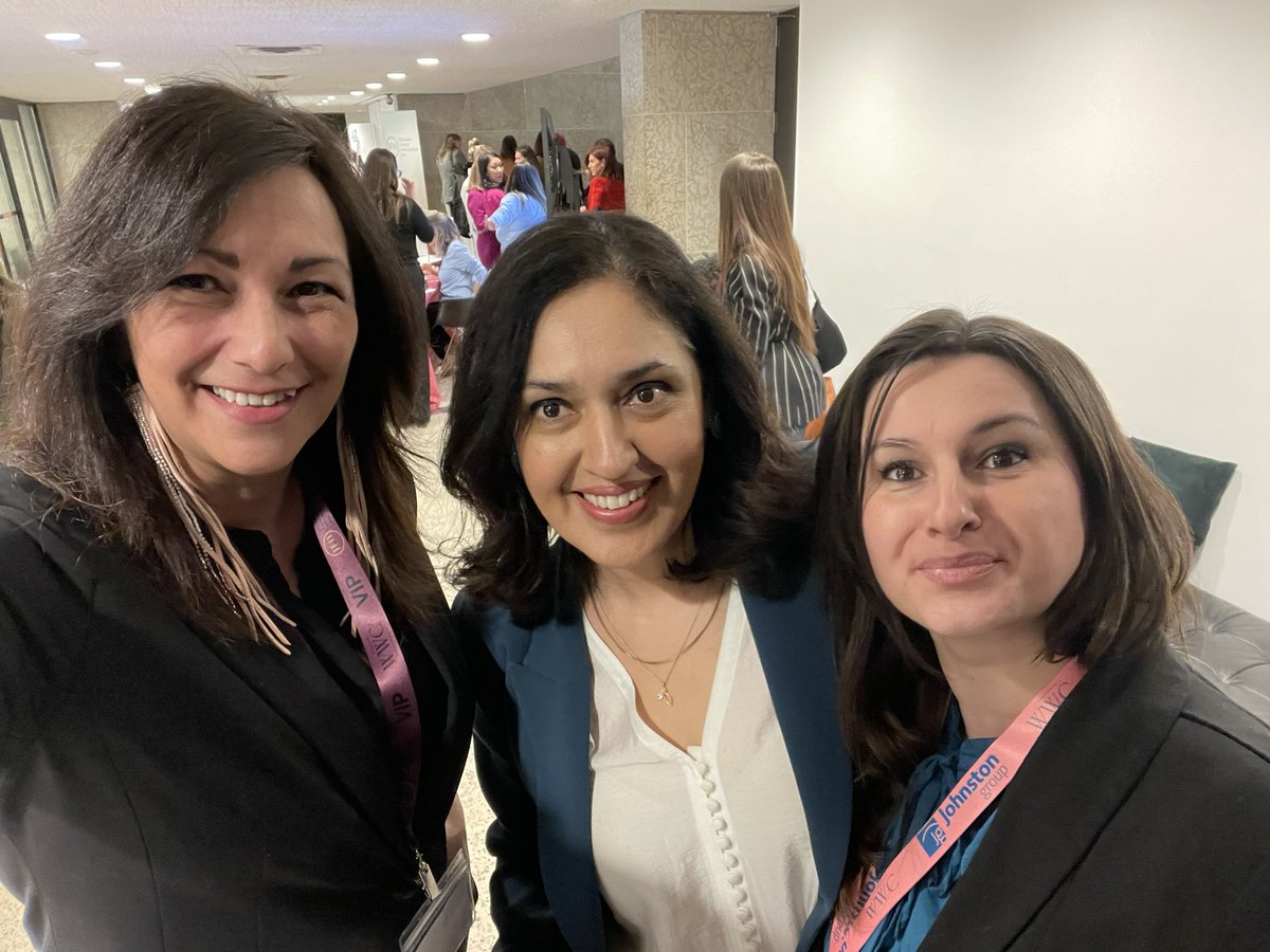 Systems change at the mic. <a href="/IKhan204/">IshaKhan</a> says we are all responsible to disrupt &amp; change systems 🐢 #Debwewin #truthbombs Hanging w the best disrupters &amp; change makers today <a href="/blumczynska/">Dorota Blumczyńska</a> #WWC2023