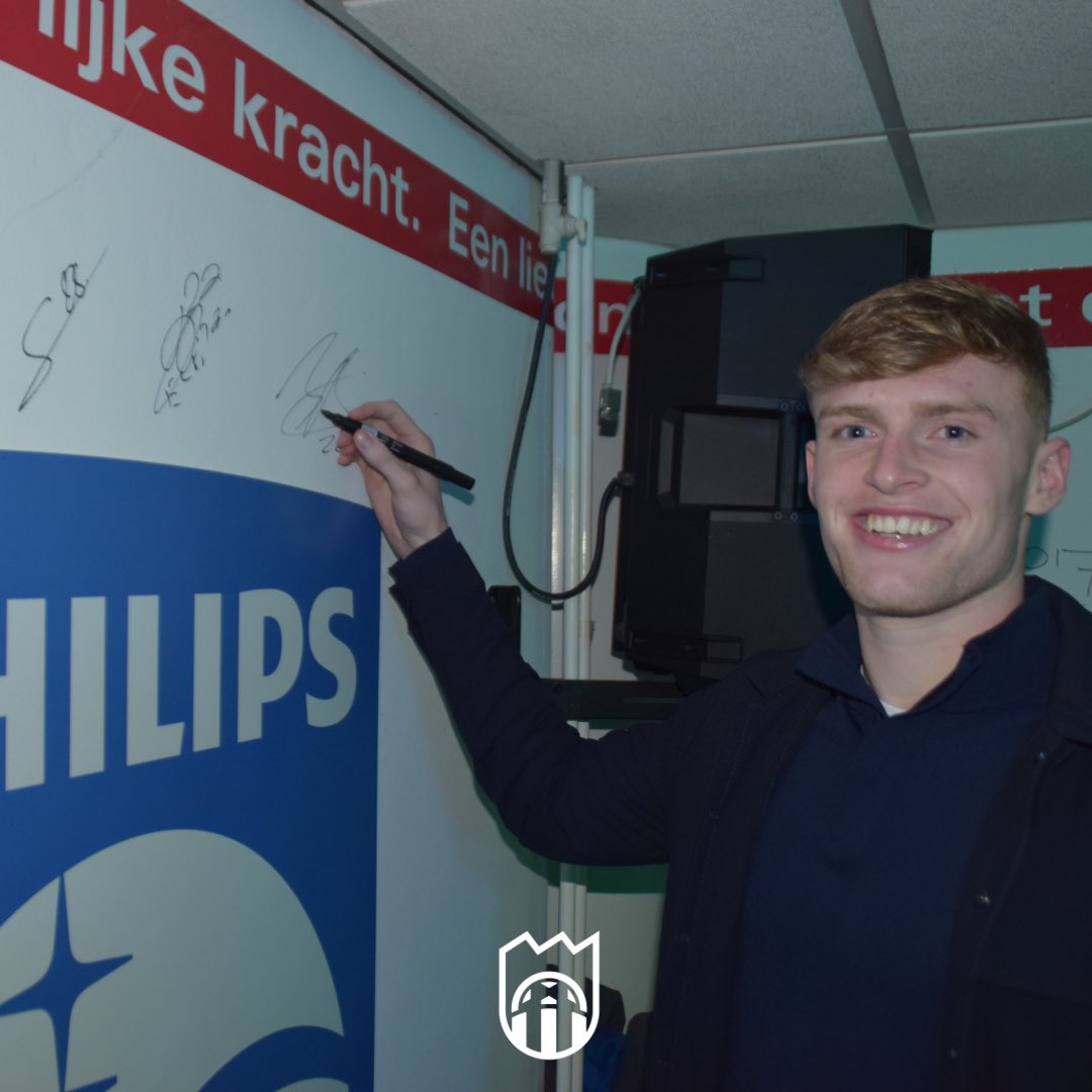 supverpsv's tweet photo. Afgelopen zondag, na afloop van #PSVCAM, was ๐๐ฎ๐ฟ๐ฟ๐ฎ๐ฑ ๐๐ฟ๐ฎ๐ป๐๐ต๐๐ฎ๐ถ๐๐ฒ te gast in het Supportershome!
Bekijk alle fotoโs via https://t.co/ootrB4yFjf ๐ธ
#EEUWIGTROUW https://t.co/Taj5CYiwcP