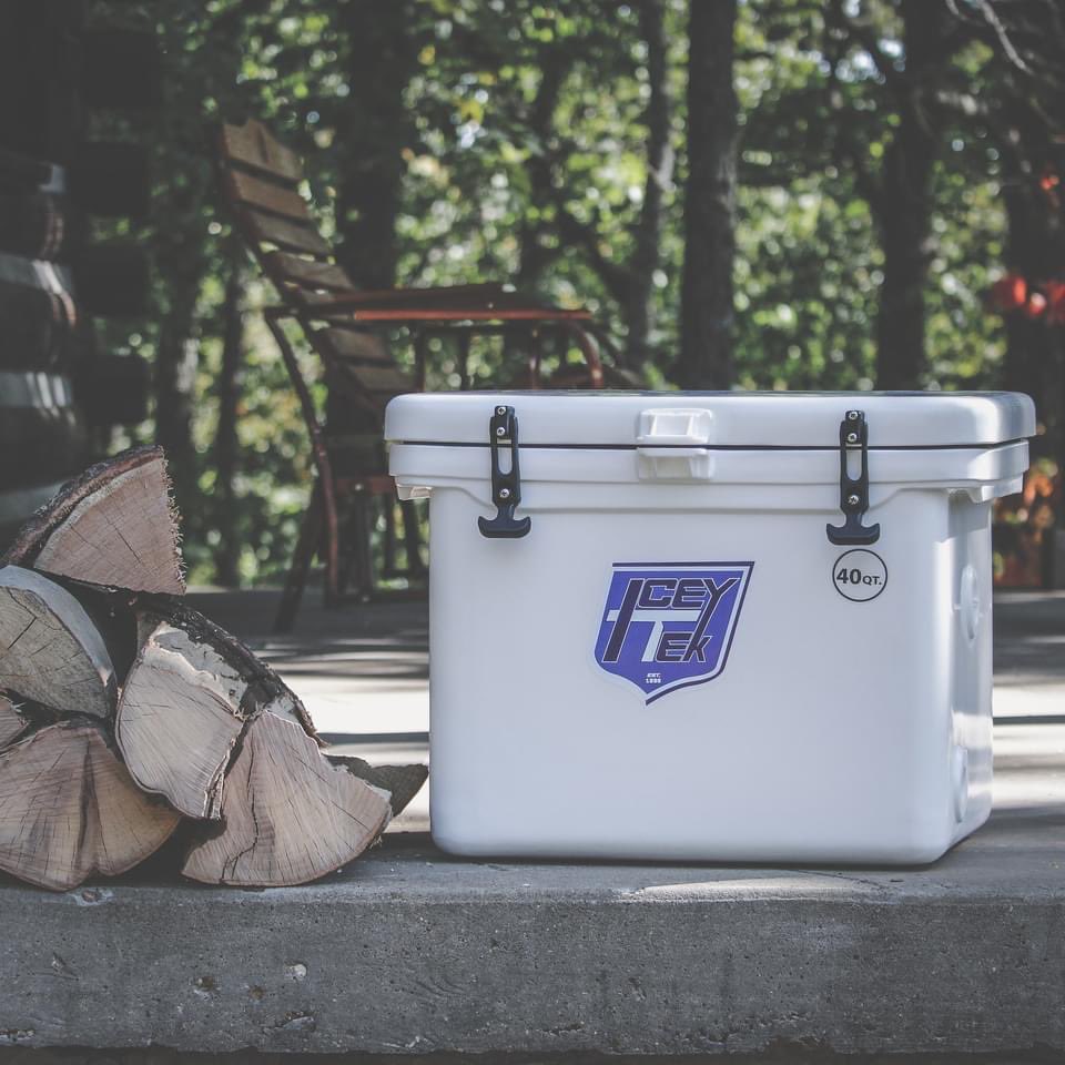 IceyTekUSA's tweet photo. Starting to chop some wood getting ready to go camping. #cooler #camping #spring #firstcooler https://t.co/K2XPrWpNwF
