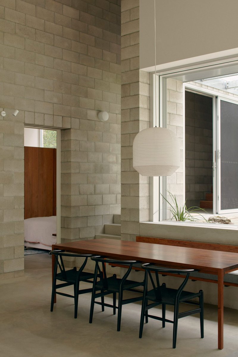 This blockwork is being used internally to create continuity between inside and outside. The material requires little maintenance and gives the space warmth. 

#masonrycontractor #masonry #masonryisbeautiful #mondaymood