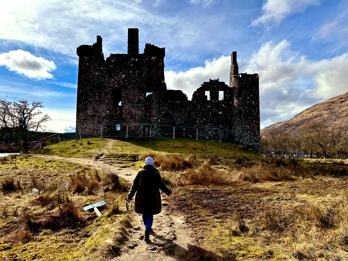 I’ll never get bored seeing old castle ruins #KilchurnCastle #Scotland🏴󠁧󠁢󠁳󠁣󠁴󠁿