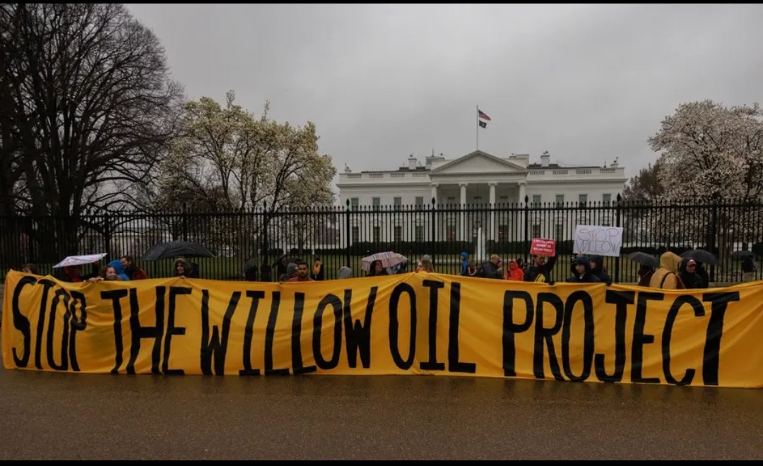 MozFrame's tweet photo. Biden just approved the $8bn Willow project, currently the largest oil and gas project on public lands.

This means construction of 219 wells and hundreds of miles of pipelines.

As Biden pockets the money from oil companies, he is making sure the earth dies faster.

#StopWillow https://t.co/rI8rfaQdz5