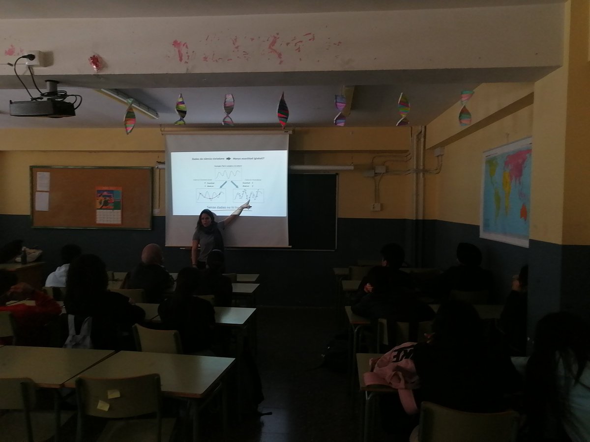 Avui hem visitat l'<a href="/IPedraforca/">Institut Pedraforca</a> de l'Hospitalet de Llobregat per traslladar-los la responsabilitat de convertir-se en un FenoCentre a través de l'observació fenològica del seu entorn natural ✨ Ho aconseguiran? 🤭 Fem #ciènciaciutadana 🧑‍🏫