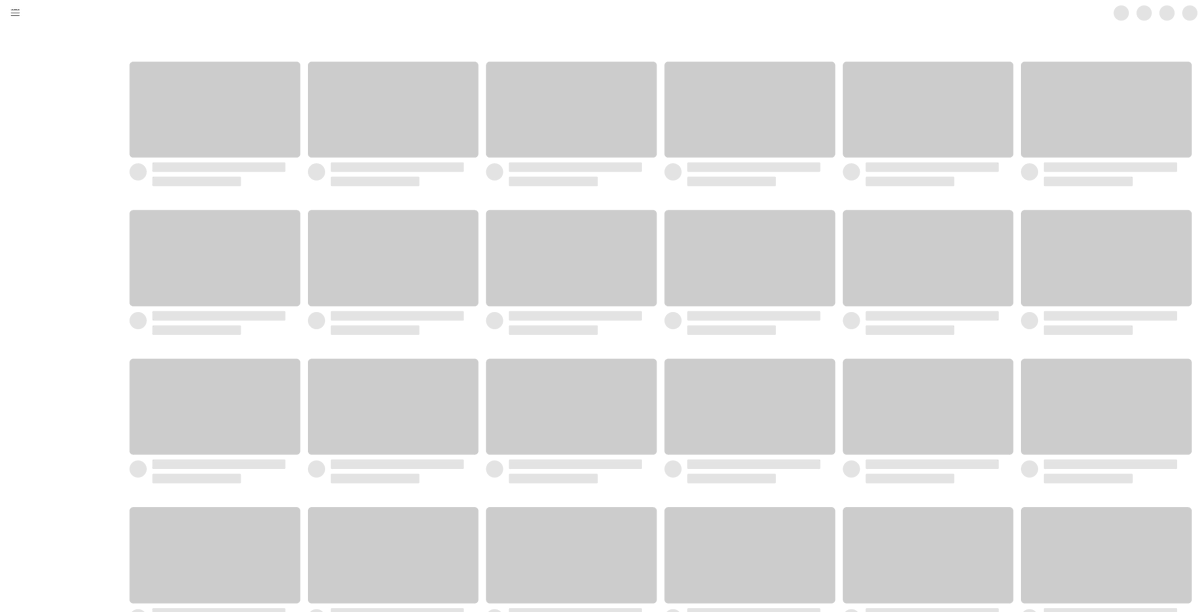 Zsidike's tweet photo. @TeamYouTube when I log in, this happens, i tried 2 browsers, same thing and I also deleted cookies. Only happens after I log in. https://t.co/hoqyK7pJXF
