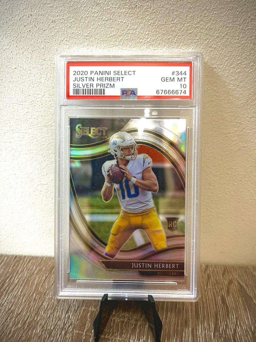 N17Pulls's tweet photo. Back with a Bang!💥💣 Managed to grab a Kane national landmarks for the PC and got my first PSA submission with the grading club back! Absolutely over the moon with the return💎🔥 pop 15, pop 476. #PSA #Panini #TOPPS #Merlin #PaniniPrizm #Qatar2022 #WorldCup https://t.co/MoKZwLszEg